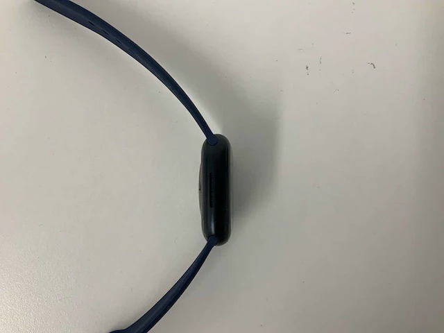 Apple watch series 8 41mm gps midnight aluminium with blue sport band - afbeelding 3 van  5
