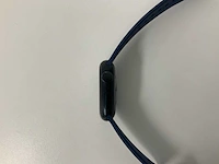 Apple watch series 8 41mm gps midnight aluminium with blue sport band - afbeelding 4 van  5