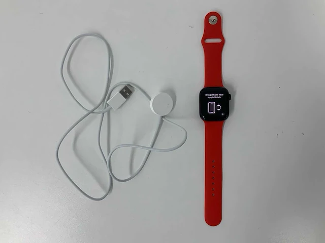 Apple watch series 8 41mm gps midnight aluminium with red sport band - afbeelding 1 van  5
