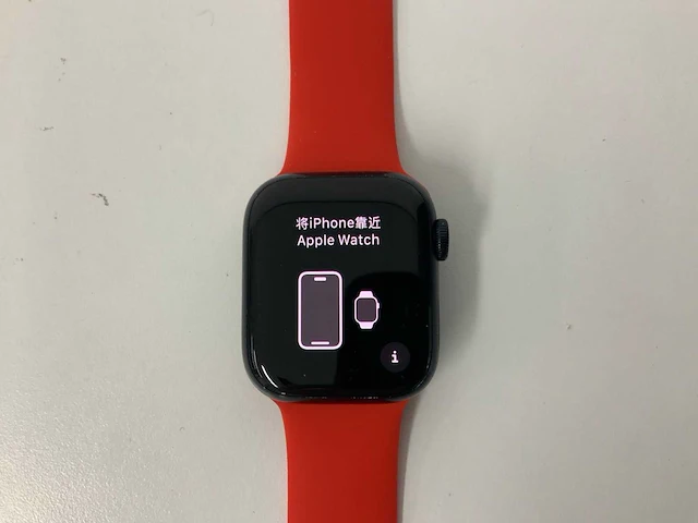 Apple watch series 8 41mm gps midnight aluminium with red sport band - afbeelding 2 van  5