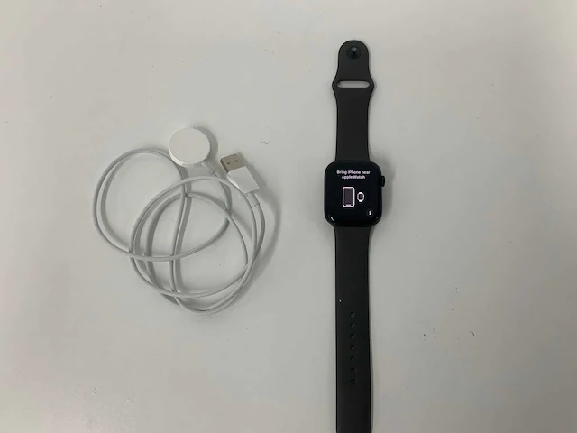 Apple watch series 8 45mm gps midnight aluminium with grey wristband - afbeelding 1 van  5