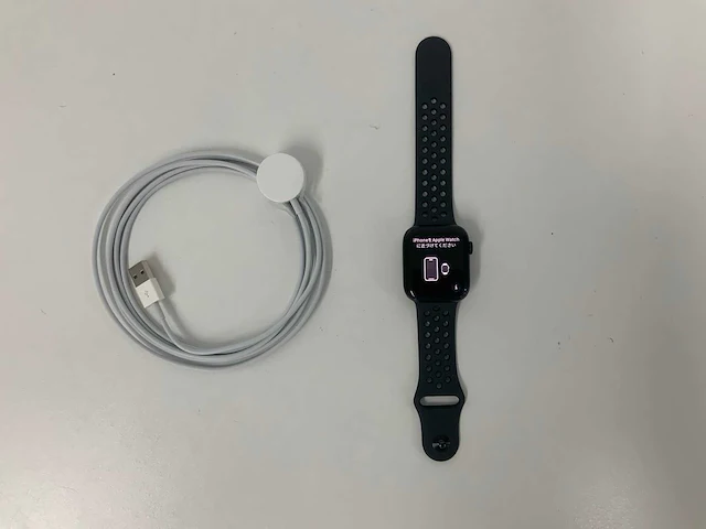 Apple watch series 8 45mm gps midnight aluminium with nike sport band black - afbeelding 1 van  5