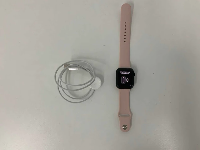 Apple watch series 8 45mm gps midnight aluminium with pink wristband - afbeelding 1 van  5