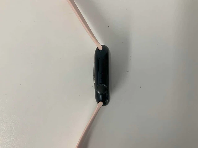 Apple watch series 8 45mm gps midnight aluminium with pink wristband - afbeelding 3 van  5