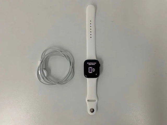 Apple watch series 8 45mm gps midnight aluminium with white wristband - afbeelding 1 van  5