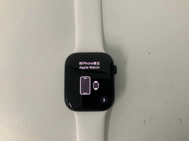 Apple watch series 8 45mm gps midnight aluminium with white wristband - afbeelding 2 van  5