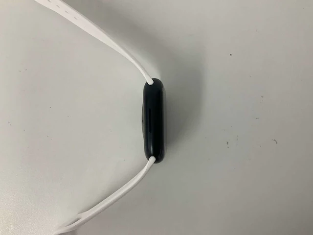 Apple watch series 8 45mm gps midnight aluminium with white wristband - afbeelding 3 van  5