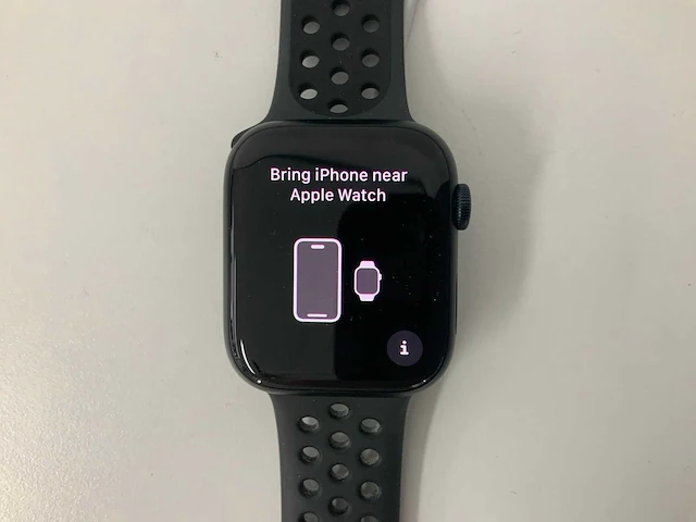 Apple watch series 9 45mm gps midnight aluminium with nike sport band black - afbeelding 2 van  5