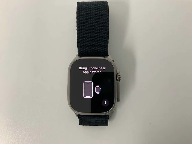 Apple watch ultra 49mm gps+cellular natural titanium with black wristband - afbeelding 2 van  5
