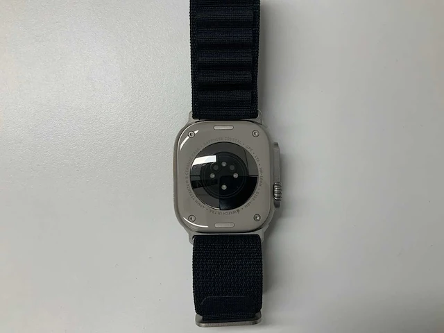 Apple watch ultra 49mm gps+cellular natural titanium with black wristband - afbeelding 5 van  5