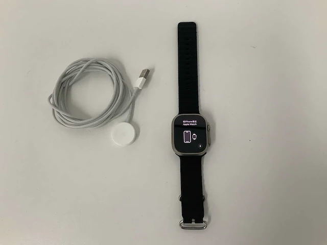 Apple watch ultra 49mm gps+cellular natural titanium with black wristband - afbeelding 1 van  5