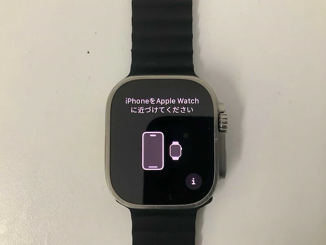 Apple watch ultra 49mm gps+cellular natural titanium with black wristband - afbeelding 2 van  5