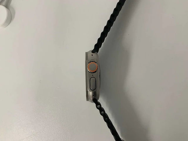 Apple watch ultra 49mm gps+cellular natural titanium with black wristband - afbeelding 3 van  5