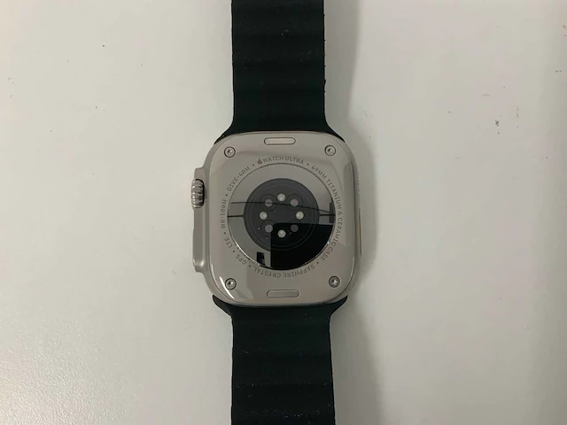 Apple watch ultra 49mm gps+cellular natural titanium with black wristband - afbeelding 5 van  5