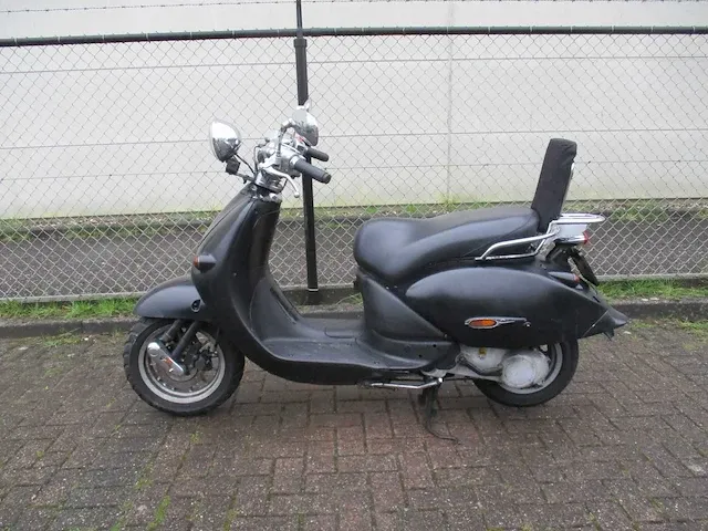 Aprilia - bromscooter - mojito custom ac 2 tact - scooter - afbeelding 1 van  9