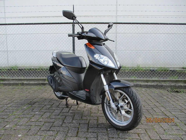 Aprilia - bromscooter - sportcity one 4t - scooter - afbeelding 5 van  9