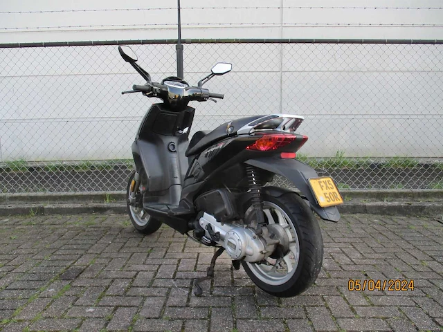 Aprilia - bromscooter - sportcity one 4t - scooter - afbeelding 8 van  9