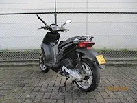 Aprilia - bromscooter - sportcity one 4t - scooter - afbeelding 8 van  9