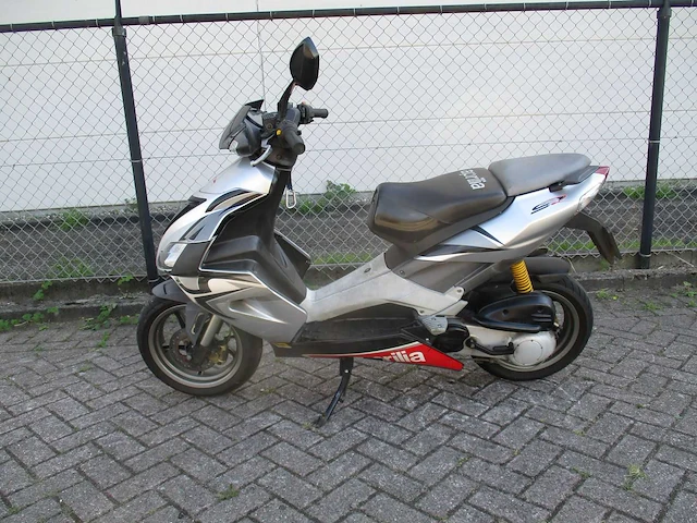 Aprilia - bromscooter - sr 50 lc 2takt! - scooter - afbeelding 1 van  11