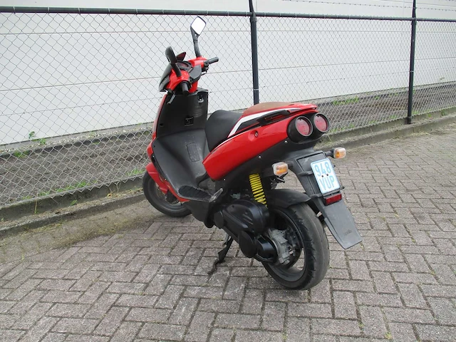 Aprilia - bromscooter - sr50 sport dt. tech 2 takt - scooter - afbeelding 2 van  12