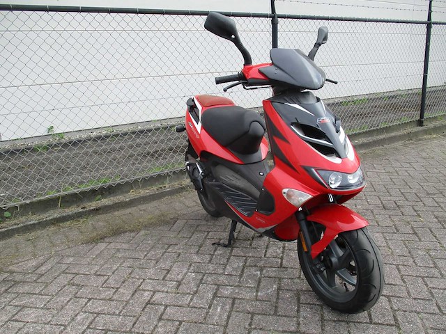 Aprilia - bromscooter - sr50 sport dt. tech 2 takt - scooter - afbeelding 8 van  12