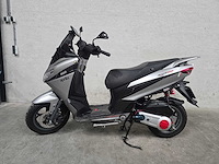Aprilia - bromscooter - sxr 50 - 4t 45km uitvoering fjl03n - afbeelding 1 van  7