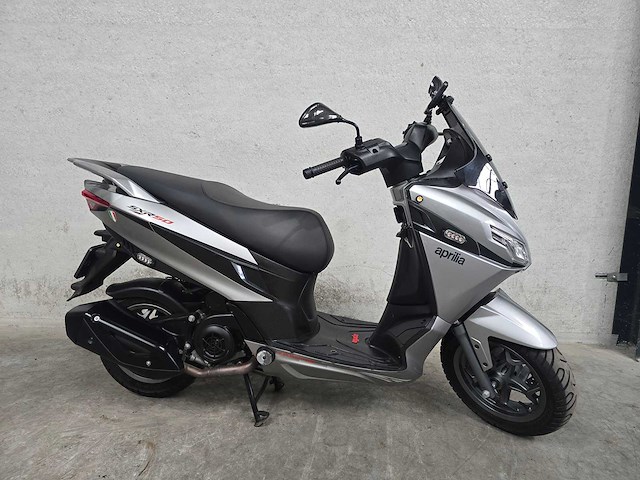 Aprilia - bromscooter - sxr 50 - 4t 45km uitvoering fjl03n - afbeelding 2 van  7