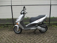 Aprilia - motorscooter - leonardo 4t 125cc liquid cooled - motorfiets - afbeelding 1 van  11