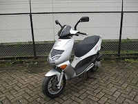 Aprilia - motorscooter - leonardo 4t 125cc liquid cooled - motorfiets - afbeelding 4 van  11