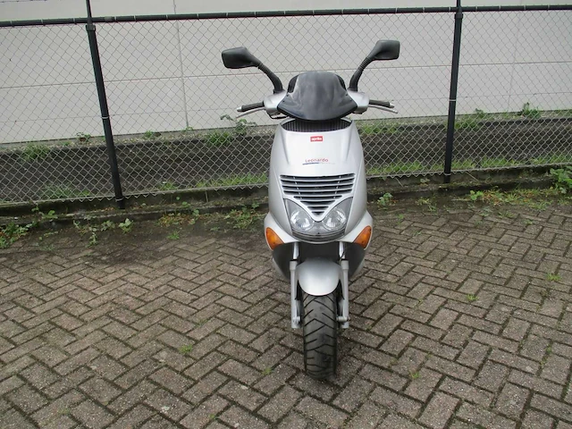 Aprilia - motorscooter - leonardo 4t 125cc liquid cooled - motorfiets - afbeelding 5 van  11