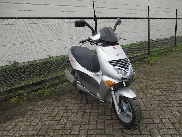Aprilia - motorscooter - leonardo 4t 125cc liquid cooled - motorfiets - afbeelding 7 van  11