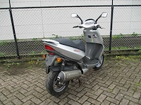 Aprilia - motorscooter - leonardo 4t 125cc liquid cooled - motorfiets - afbeelding 9 van  11
