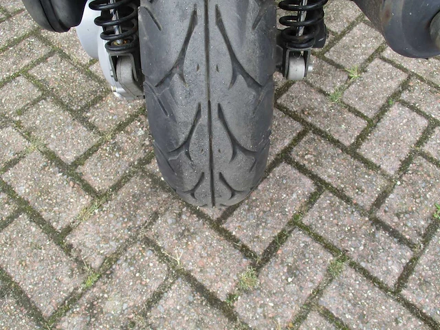 Aprilia - motorscooter - leonardo 4t 125cc liquid cooled - motorfiets - afbeelding 11 van  11