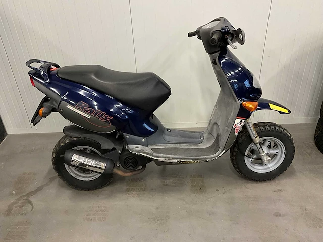 Aprilia - rally 50 ac - bromscooter - afbeelding 10 van  11