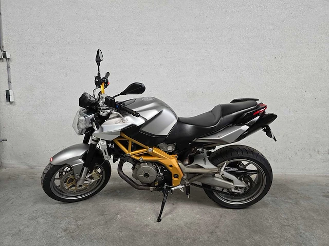 Aprilia - tour - shiver 750 abs - motorfiets - afbeelding 2 van  7