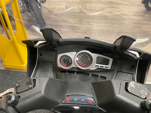 Aprilia scooter 300ie motorfiets - afbeelding 2 van  16