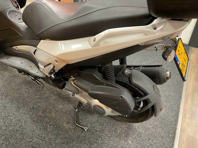 Aprilia scooter 300ie motorfiets - afbeelding 5 van  16
