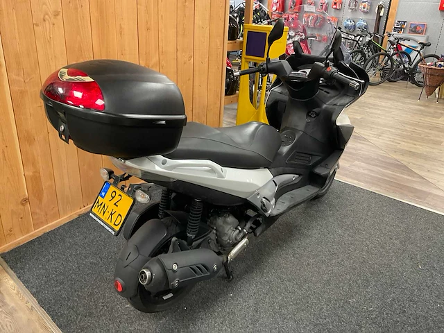 Aprilia scooter 300ie motorfiets - afbeelding 10 van  16