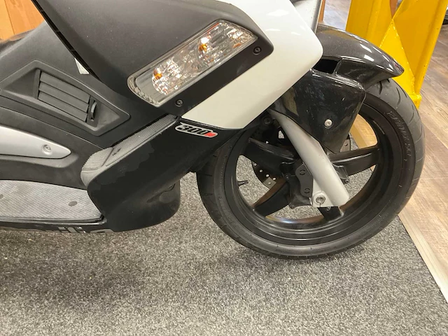 Aprilia scooter 300ie motorfiets - afbeelding 15 van  16