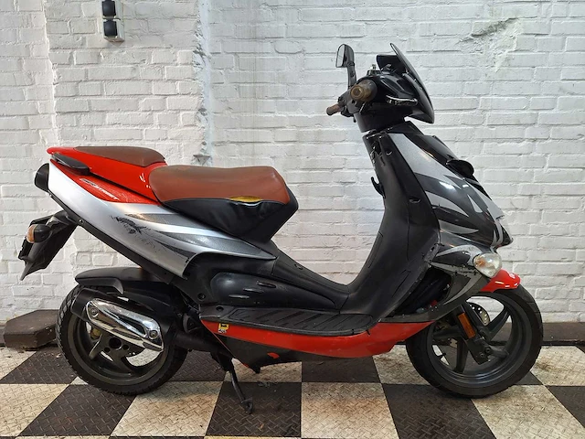 Aprilia sr 45 km bromscooter 2takt - afbeelding 6 van  7
