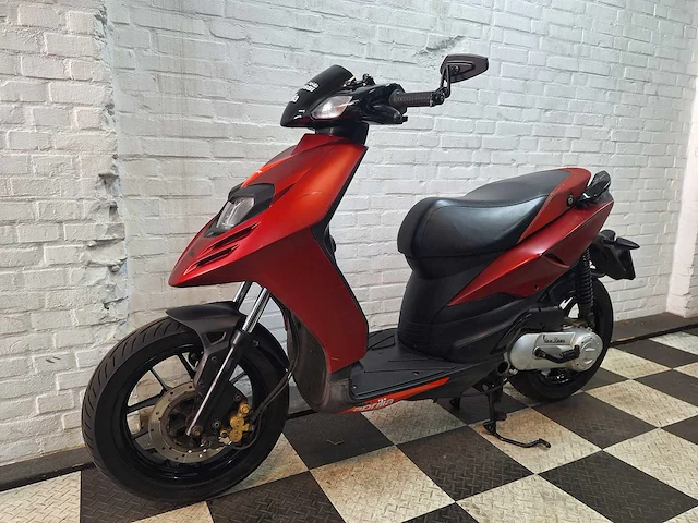 Aprilia sr motard 45 km bromscooter 2takt dtt49g - afbeelding 2 van  7