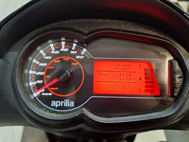 Aprilia sr motard 45 km bromscooter 2takt dtt49g - afbeelding 7 van  7