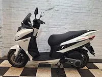 Aprilia sxr50 45 km bromscooter 4takt - afbeelding 1 van  7