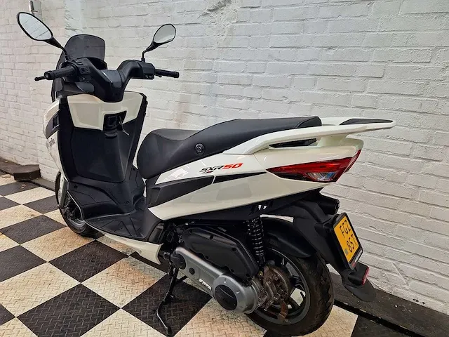 Aprilia sxr50 45 km bromscooter 4takt - afbeelding 3 van  7