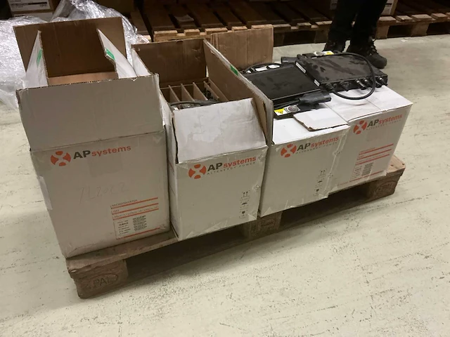 Apsystems microinverter yc600 (17x) - afbeelding 2 van  5