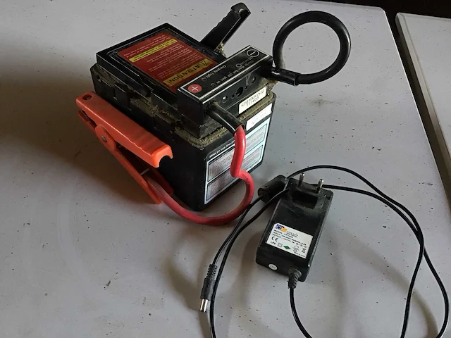 Aq tron jump starter acculader - afbeelding 3 van  4
