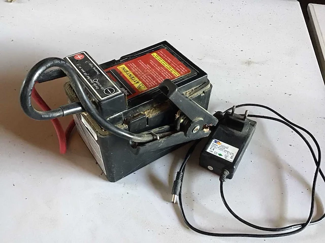 Aq tron jump starter acculader - afbeelding 4 van  4
