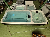Aqua relax 15 persoons jacuzzi en zwemspa met warmtepomp - afbeelding 1 van  18