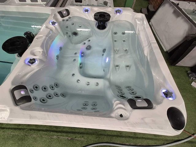 Aqua relax 15 persoons jacuzzi en zwemspa met warmtepomp - afbeelding 13 van  18