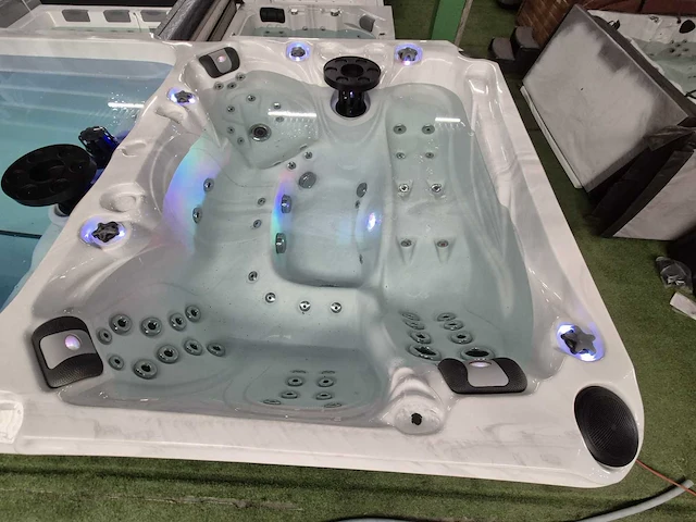 Aqua relax 15 persoons jacuzzi en zwemspa met warmtepomp - afbeelding 15 van  18